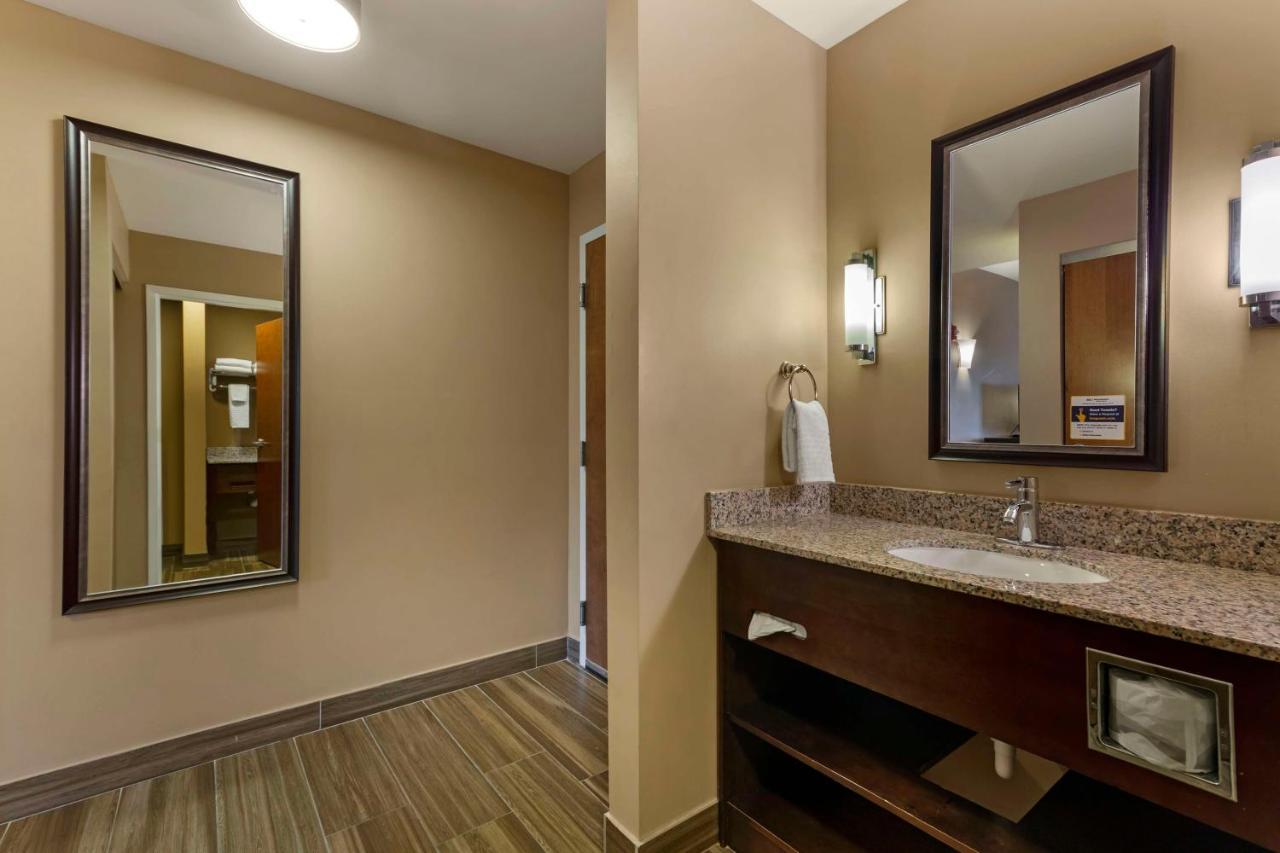 Best Western Plus Miami Executive Airport Hotel And Suites Country Walk Exterior photo