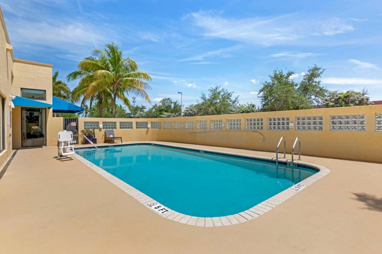 Best Western Plus Miami Executive Airport Hotel And Suites Country Walk Exterior photo