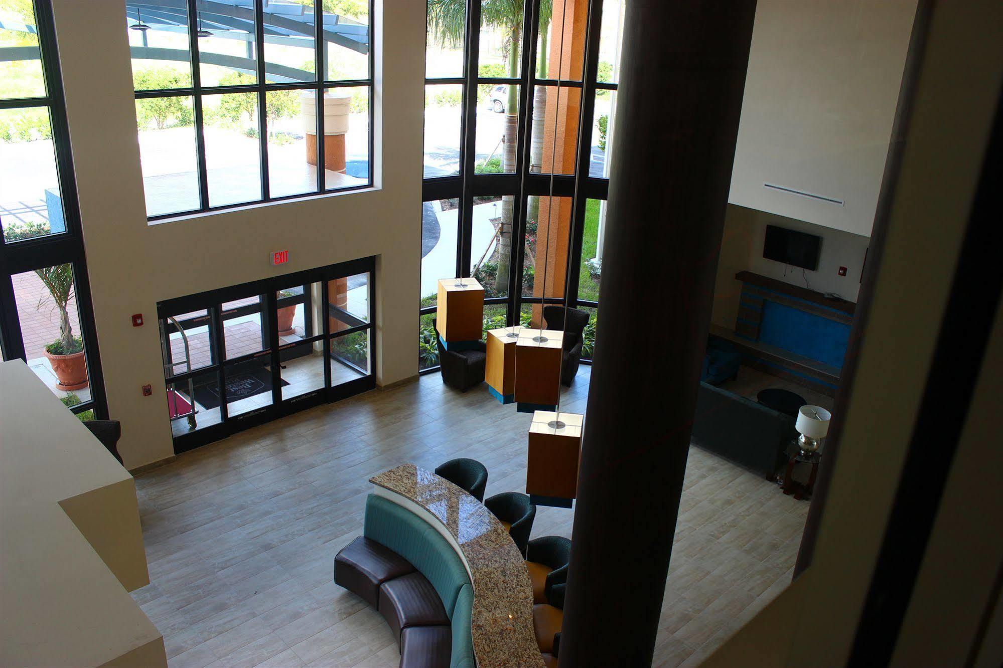 Best Western Plus Miami Executive Airport Hotel And Suites Country Walk Exterior photo